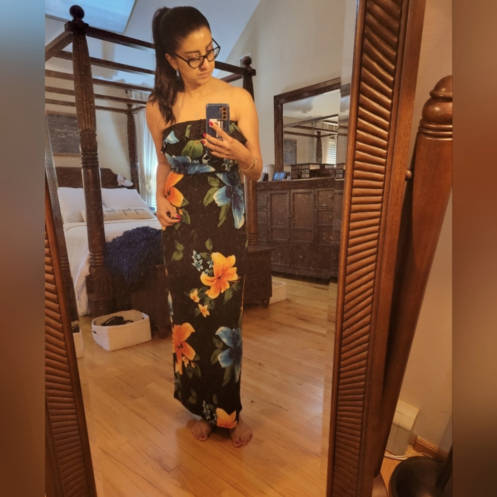 White House Blk Market Floral strapless maxi dress. Size XS